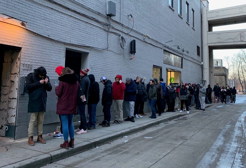 Line outside MedMen in Oak Park