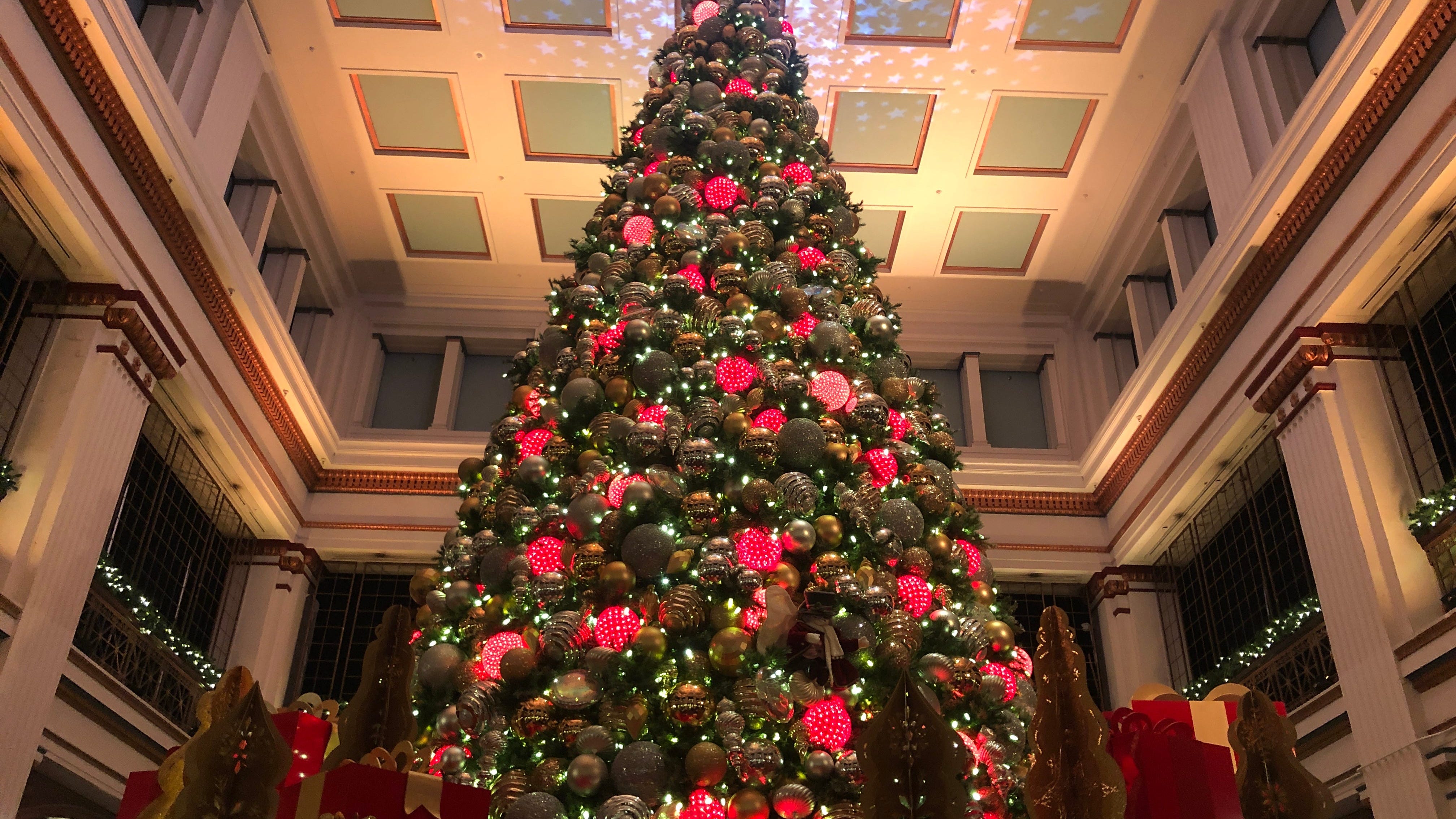 A Holiday Tradition: The Walnut Room At Macy's On State Street