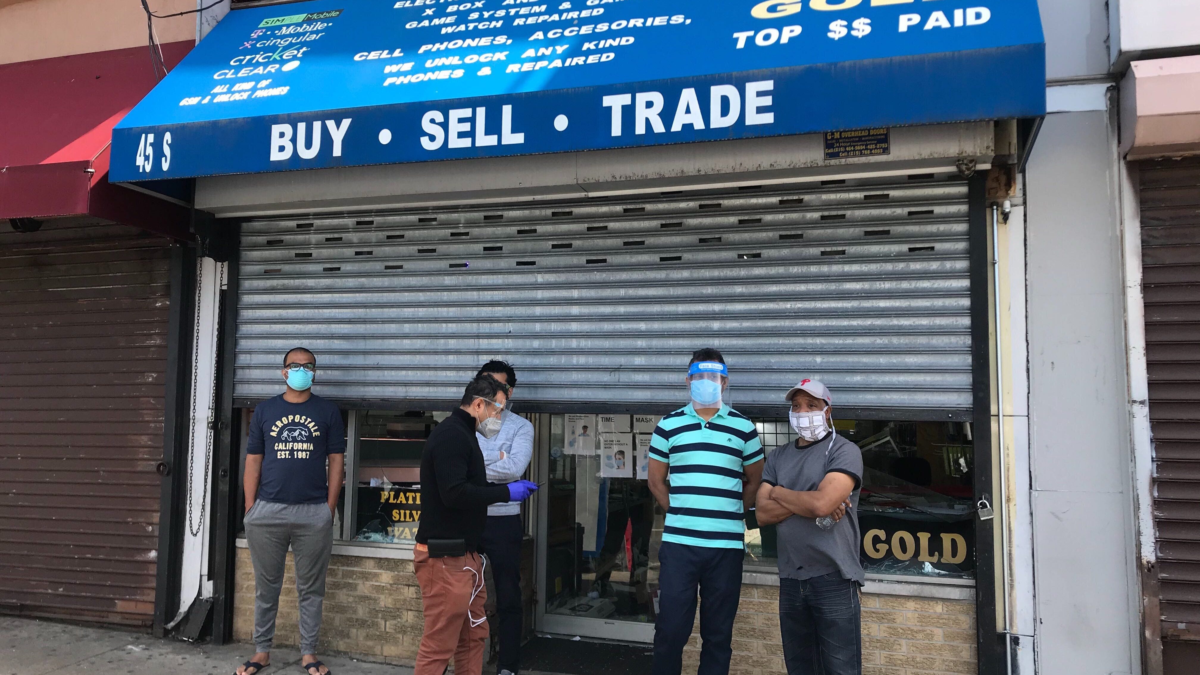 Witnesses say 52nd Street looters looked more coordinated than chaotic
