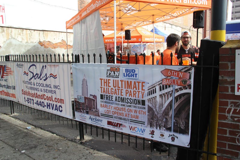 The Sports Junkies and 106.7 The Fan join Ally Bank at Willie's Brew & Que for a Home Run Derby pregame celebration! 