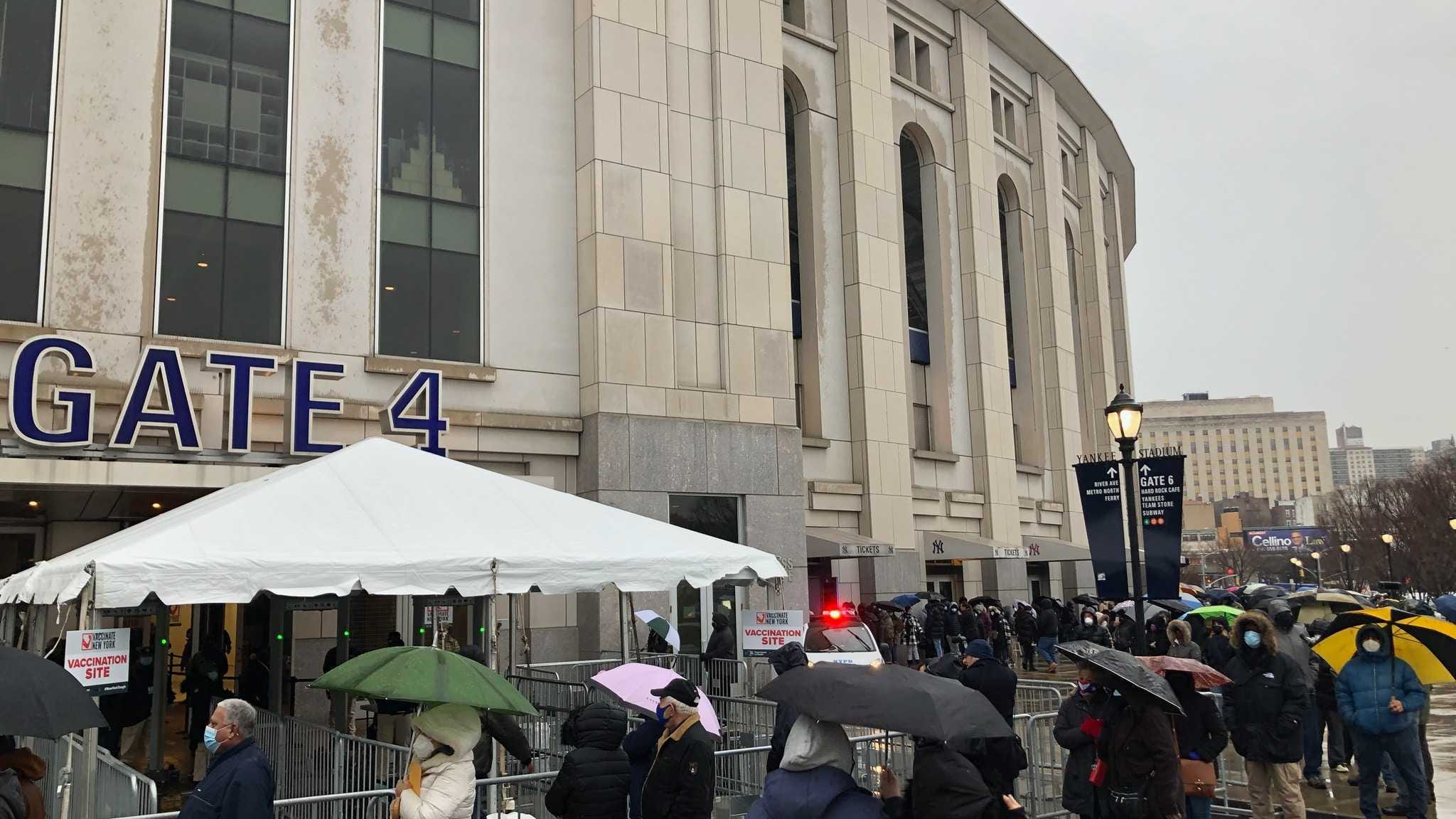 Mariano Rivera helps de Blasio kick off 'opening day for vaccinations' at Yankee Stadium