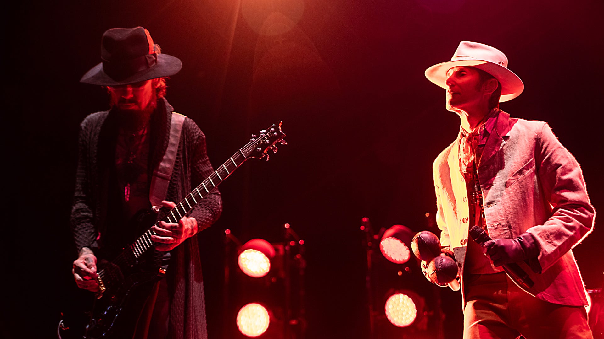 Jane’s Addiction apologizes after onstage fight, and cancels rest of tour