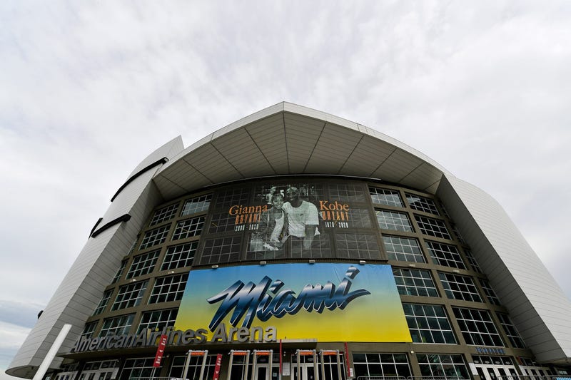 American Airlines Arena honors Kobe
