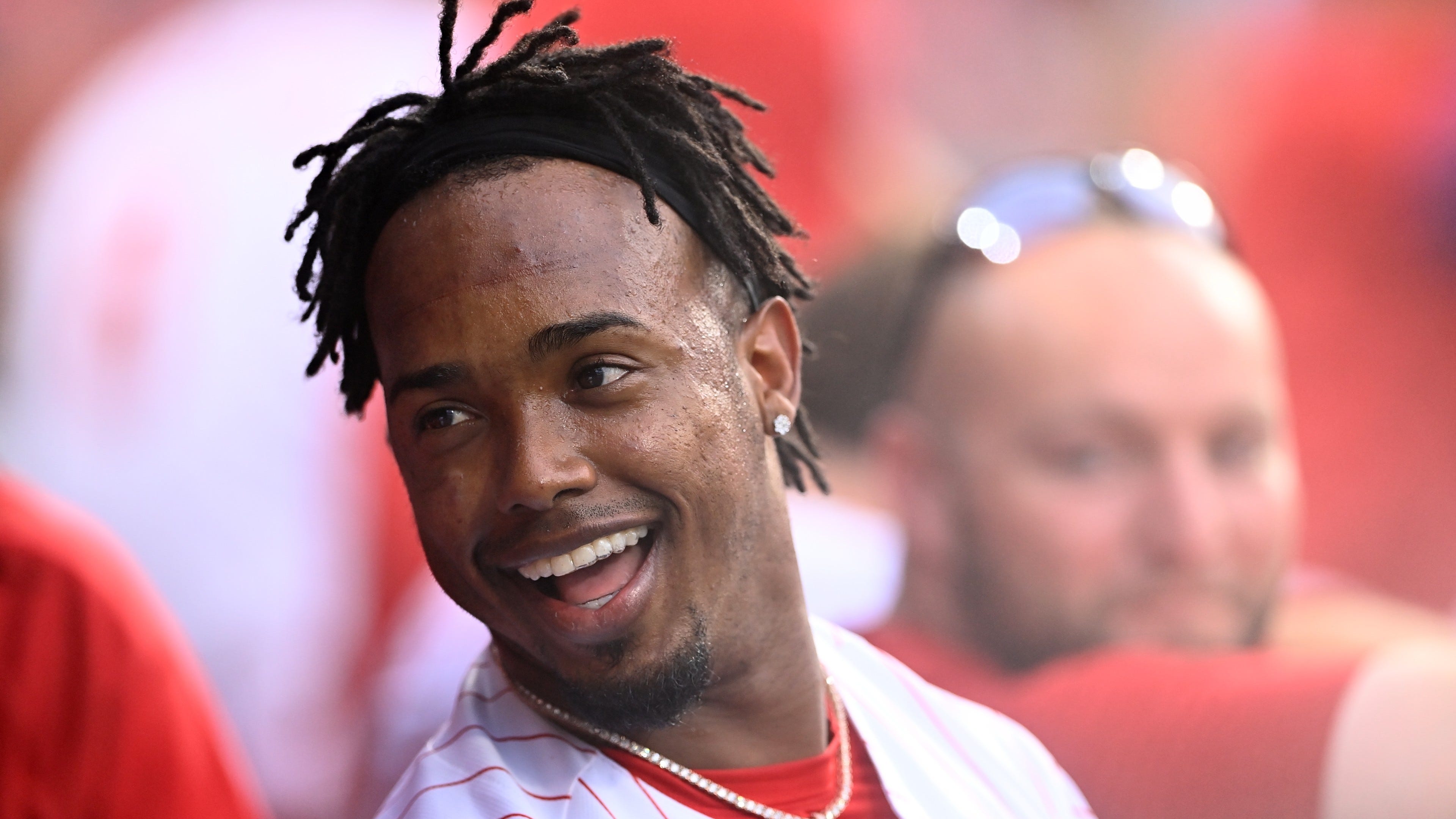 Phillies explode for 6 runs in 9th, beat Cardinals in NL Wild Card Game 1