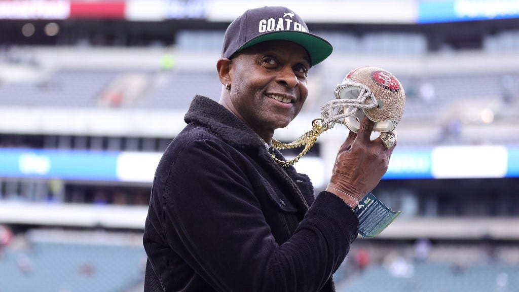 Jerry Rice gives Eagles fans the bird, flaunts Super Bowl rings