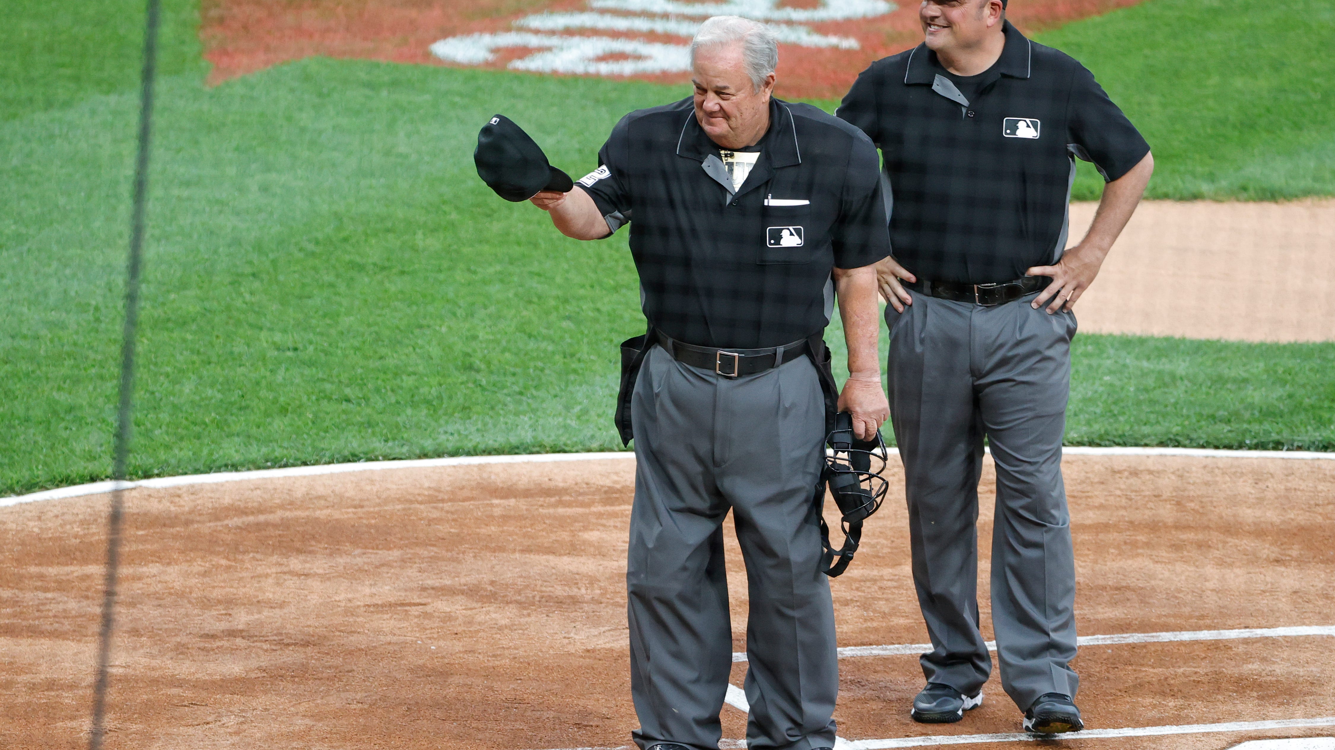 Joe West breaks MLB record for most regular-season games umpired