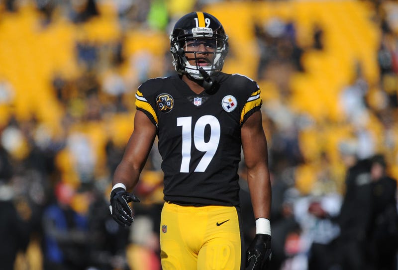 Pittsburgh Steelers wide receiver JuJu Smith-Schuster warms up before playing the Buffalo Bills at Heinz Field.