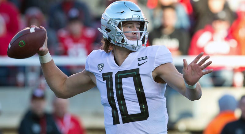 Nov 10, 2018; Salt Lake City, UT, USA; Oregon Ducks quarterback Justin Herbert (10) passes the ball during the first quarter against the Utah Utes at Rice-Eccles Stadium. Mandatory Credit: Russ Isabella-USA TODAY Sports