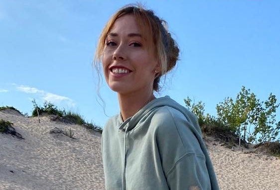 Kandace Schipper in beach setting