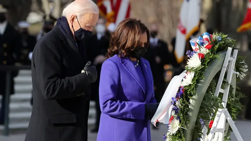 Biden, three former presidents lay a wreath at Arlington Cemetery after inauguration