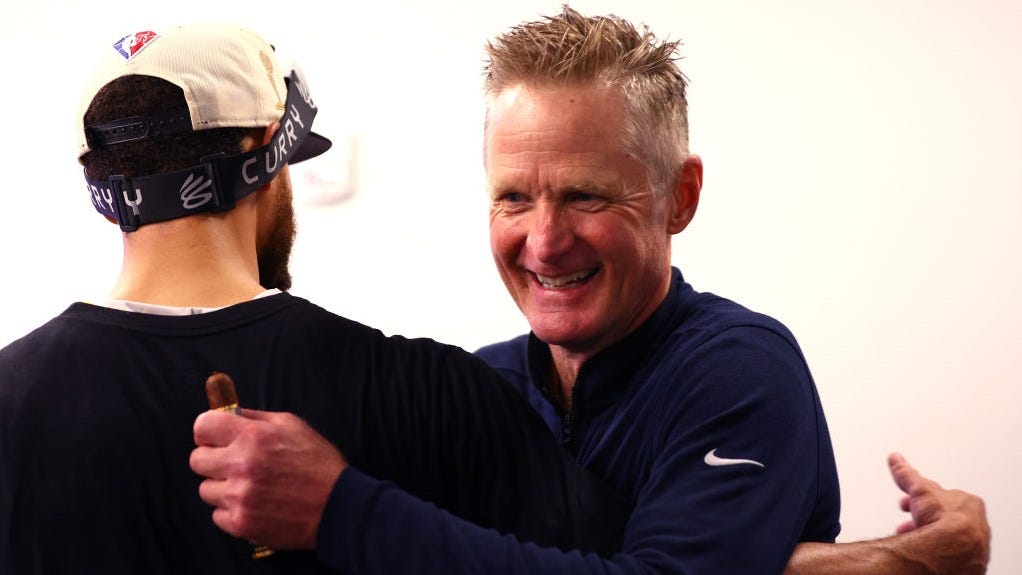 Hungover Steve Kerr, Warriors welcomed by Dub Nation at SFO