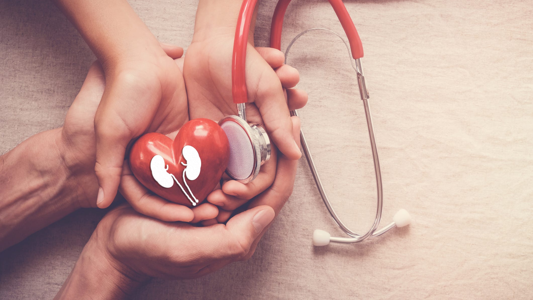 Mom must choose between donating kidney to son or daughter, both suffering same genetic disorder
