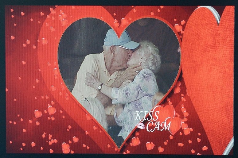 Kiss_Cam