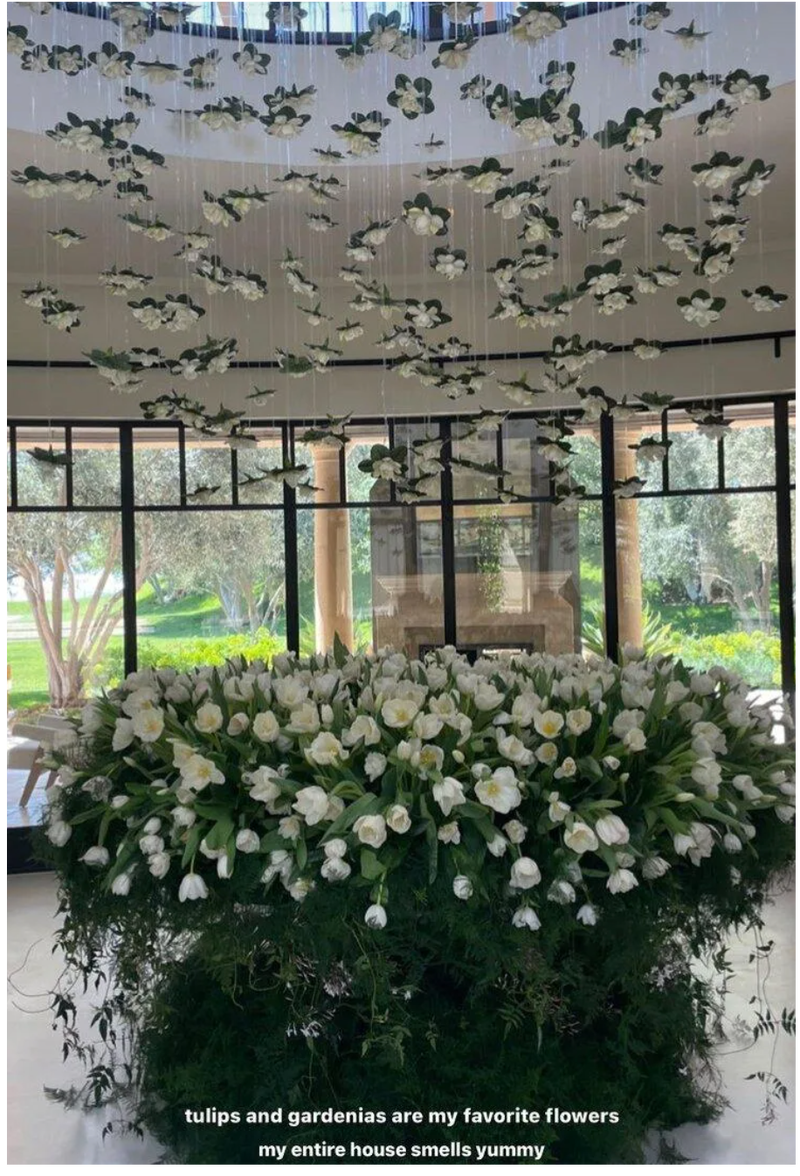 Kourtney Kardashian birthday flowers from Travis Barker 