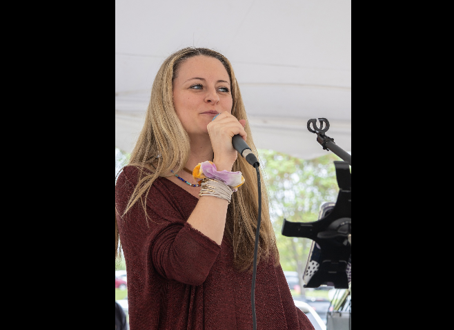 Kristyn Benedyk speaks at an A Pint for Kim event.