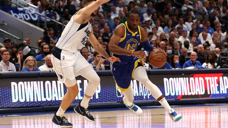 Warriors bench mob strikes fear into Mavs during Game 4 loss