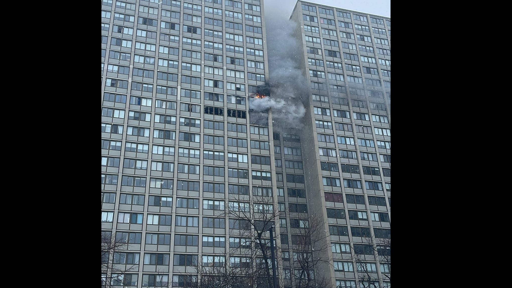 Restoration workers at Kenwood high-rise that caught fire seen on video stealing jewelry and thousands in cash: Report