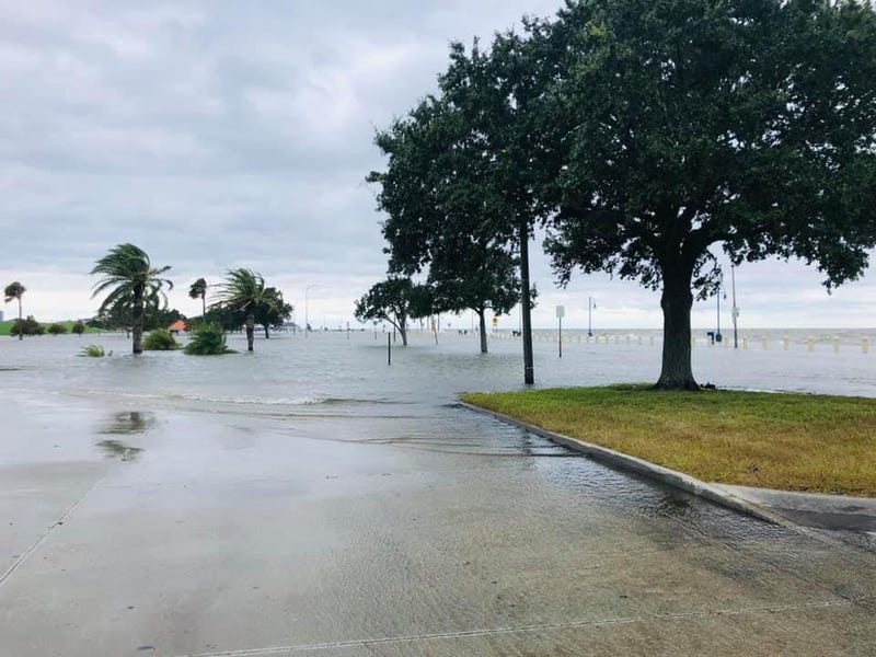 lakeshore drive flooded