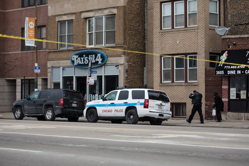 Chicago cops fatally shoot gunman after Lake View shooting near bar