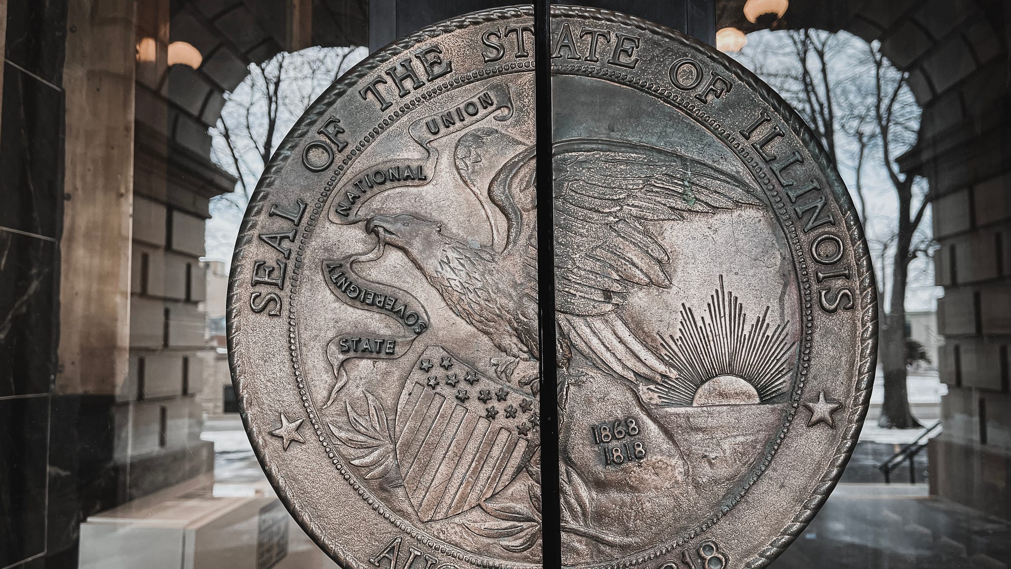 Measure giving Illinois state workers paid family leave goes to Pritzker