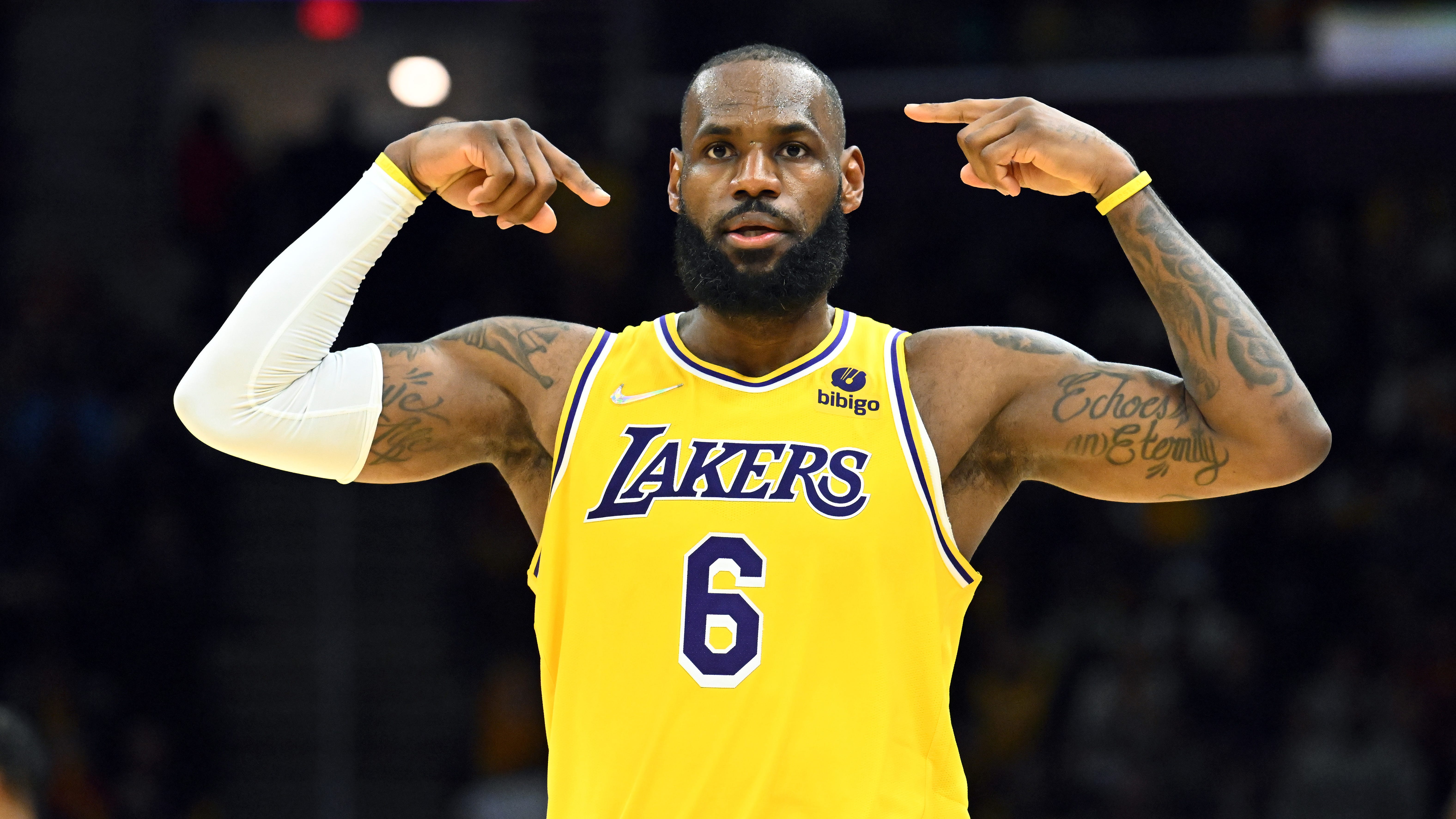 LeBron James signs two-year, $97.1 million extension with Lakers