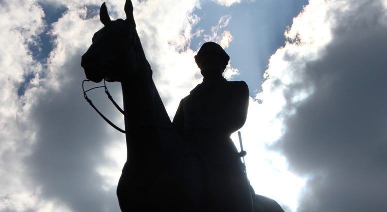 Robert E Lee Statue