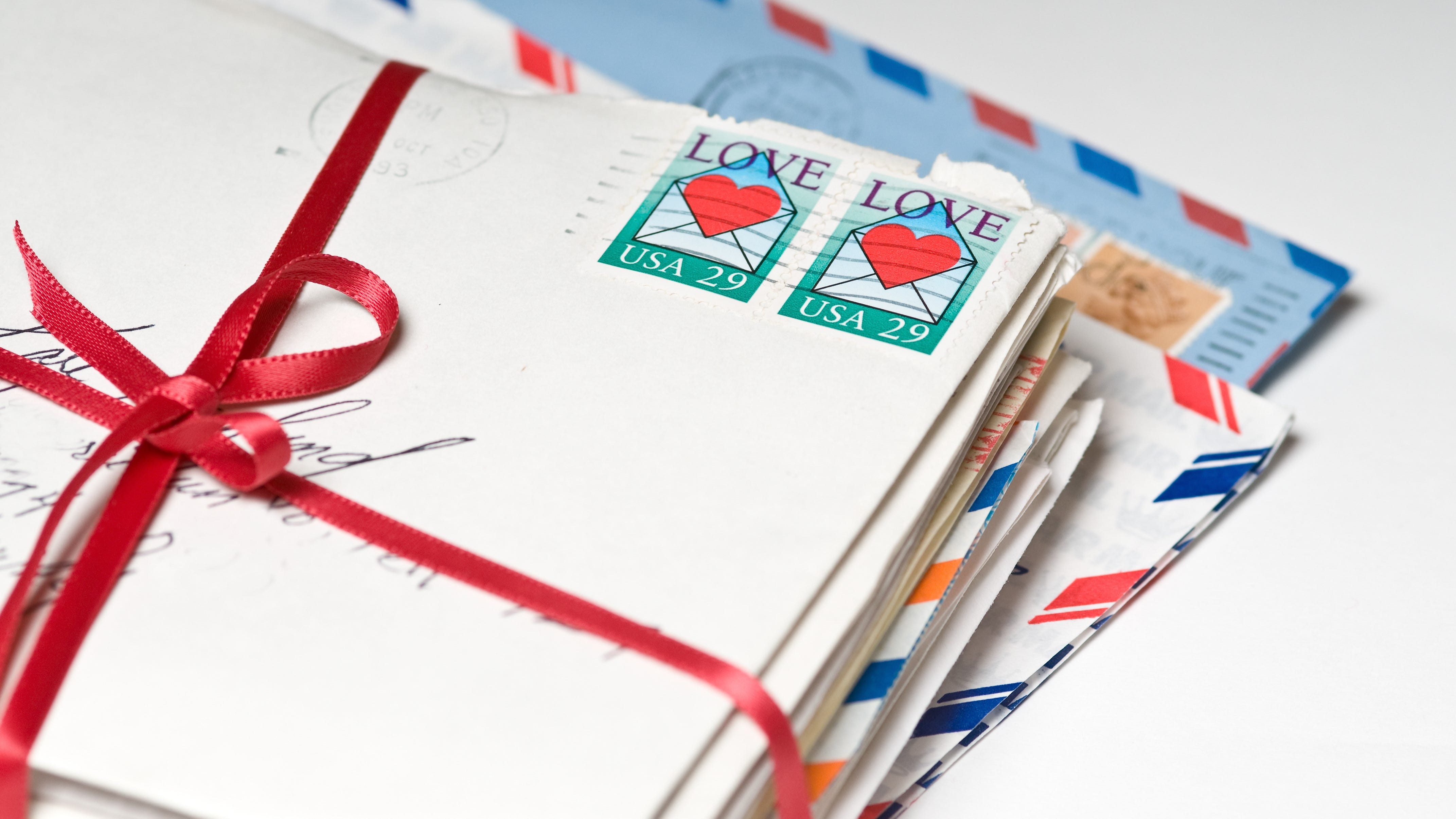 St. Paul business owner hopes to reconnect family to 1950s love letters on Valentine's Day