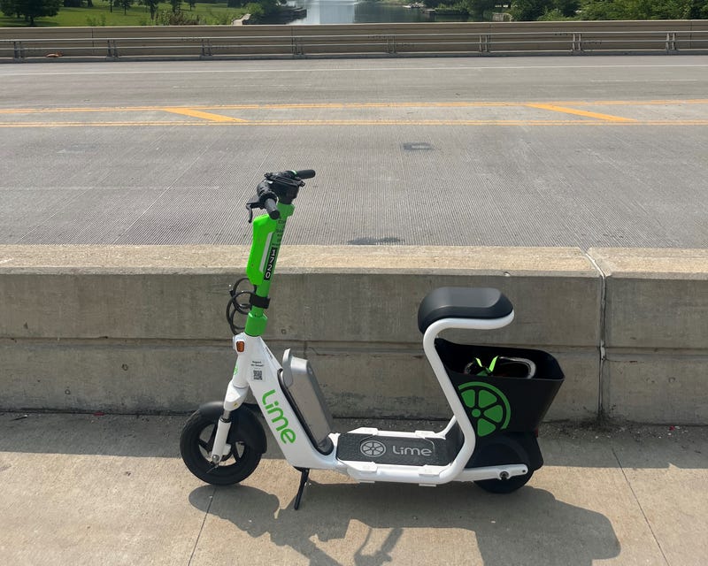 e-scooter with seat