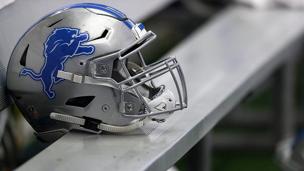 Lions, Vikings honor victims of Oxford High School shooting before game