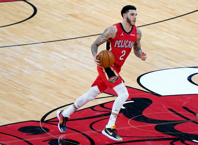Lonzo Ball brings the ball up for the Pelicans against the Bulls