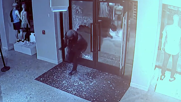 2 charged with breaking into Ardmore Lululemon with sledgehammer, stealing $11K in merchandise