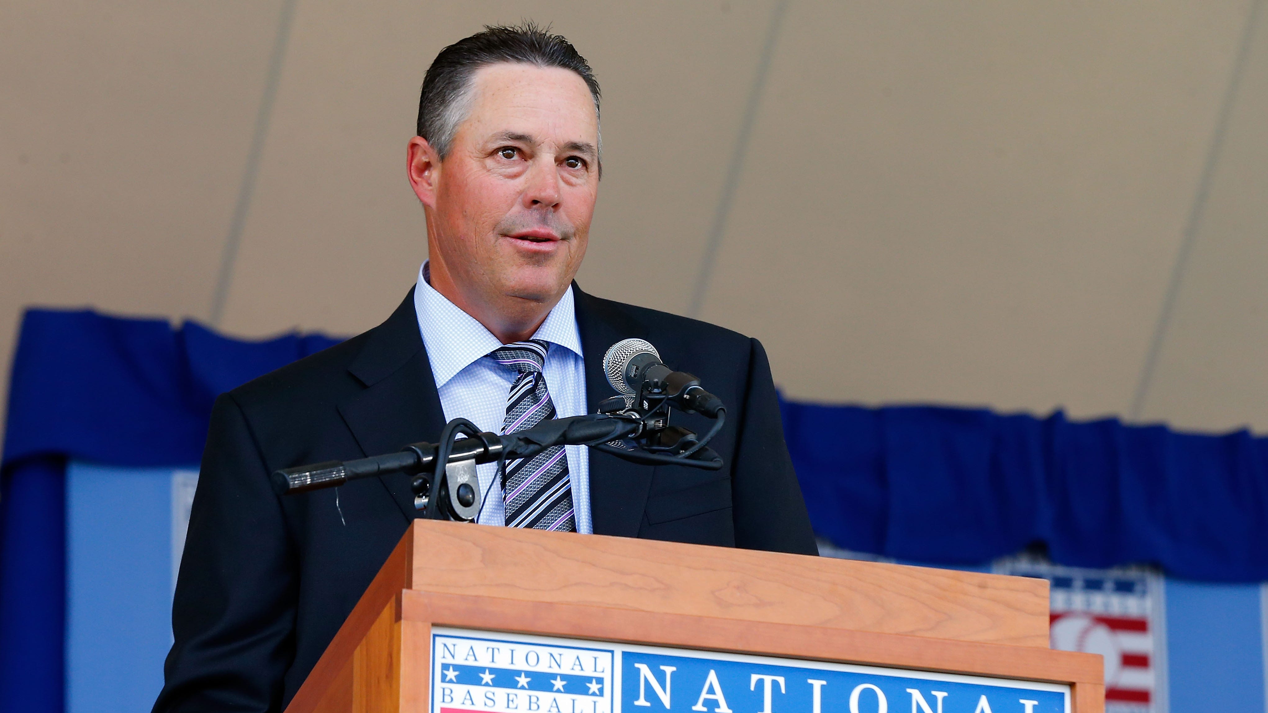 Greg Maddux recalls how close he was to signing with the Yankees in 1992