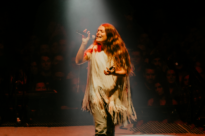 Maggie Rogers opens for Mumford & Sons' Delta Tour 