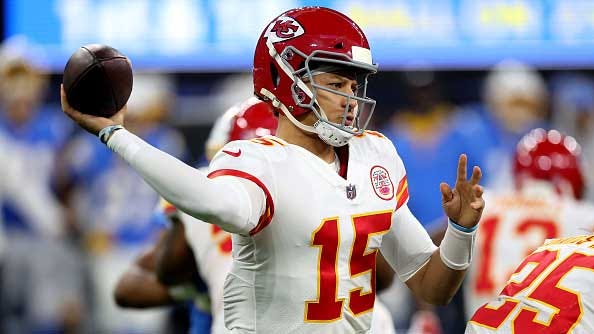 Was this the worst throw of Patrick Mahomes' career? Social media weighs in