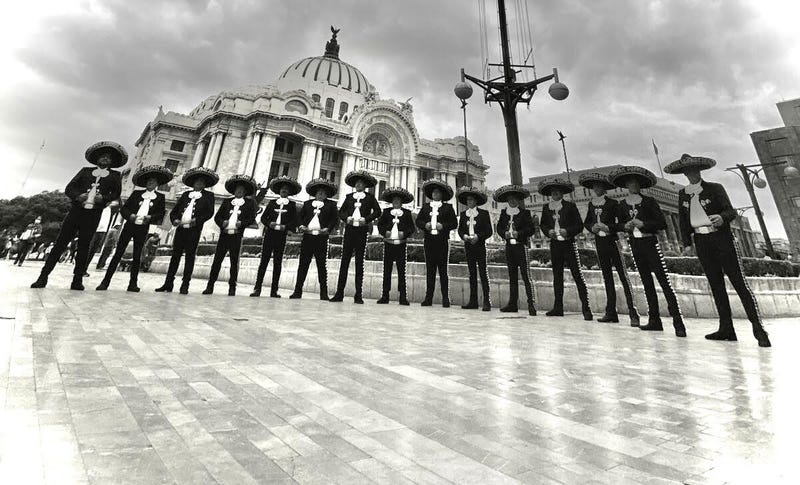 Mariachi Tapatio line up.