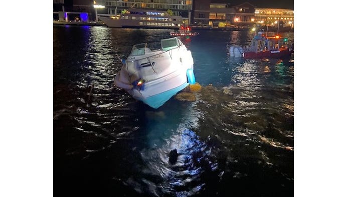 5 rescued from boat near Navy Pier after crashing into dock: CPD