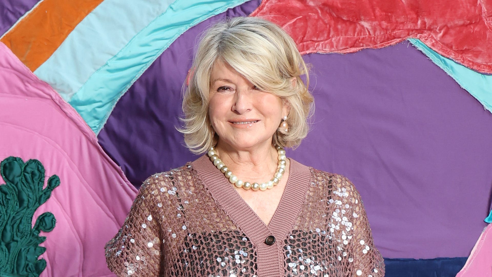 Martha Stewart dishes on dating with Chelsea Handler and we can't turn away