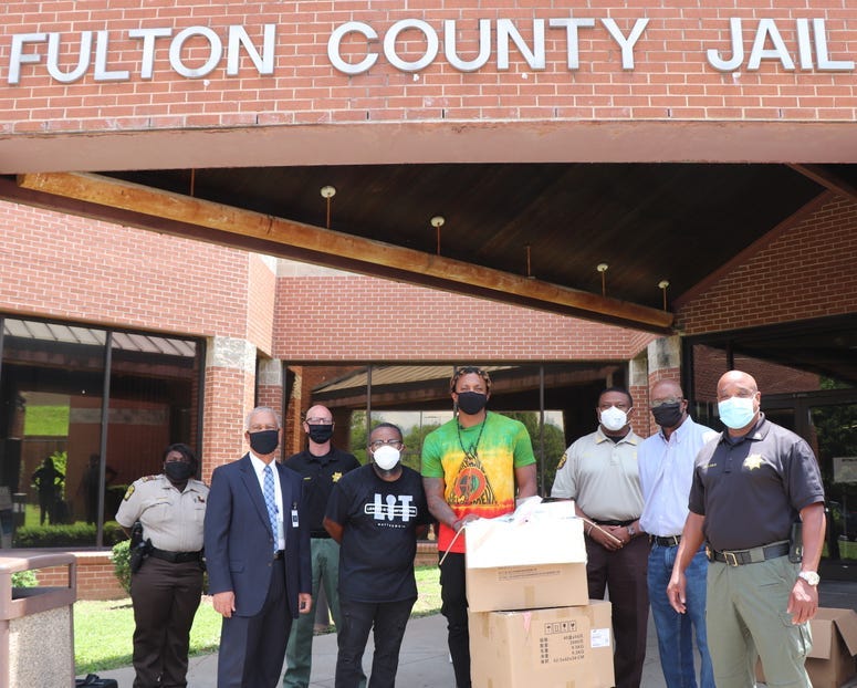 Lecrae gives 16k masks to Fulton County Jail-4