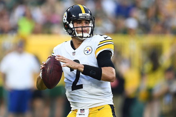 Mason Rudolph drops back to pass for the Steelers. 
