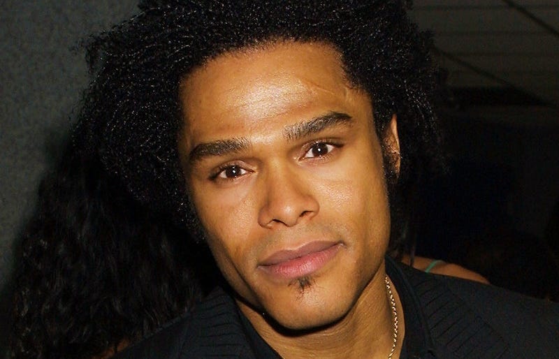 Singer Maxwell attends the Essence Awards April 27, 2001 at the Theatre at Madison Square Garden in New York City.