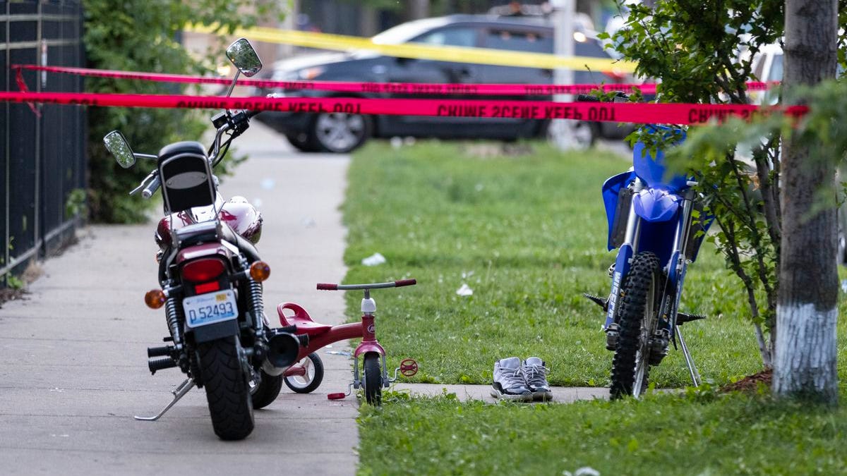 Police cordon off tricycle after boy, 2, and man wounded in West Humboldt Park shooting