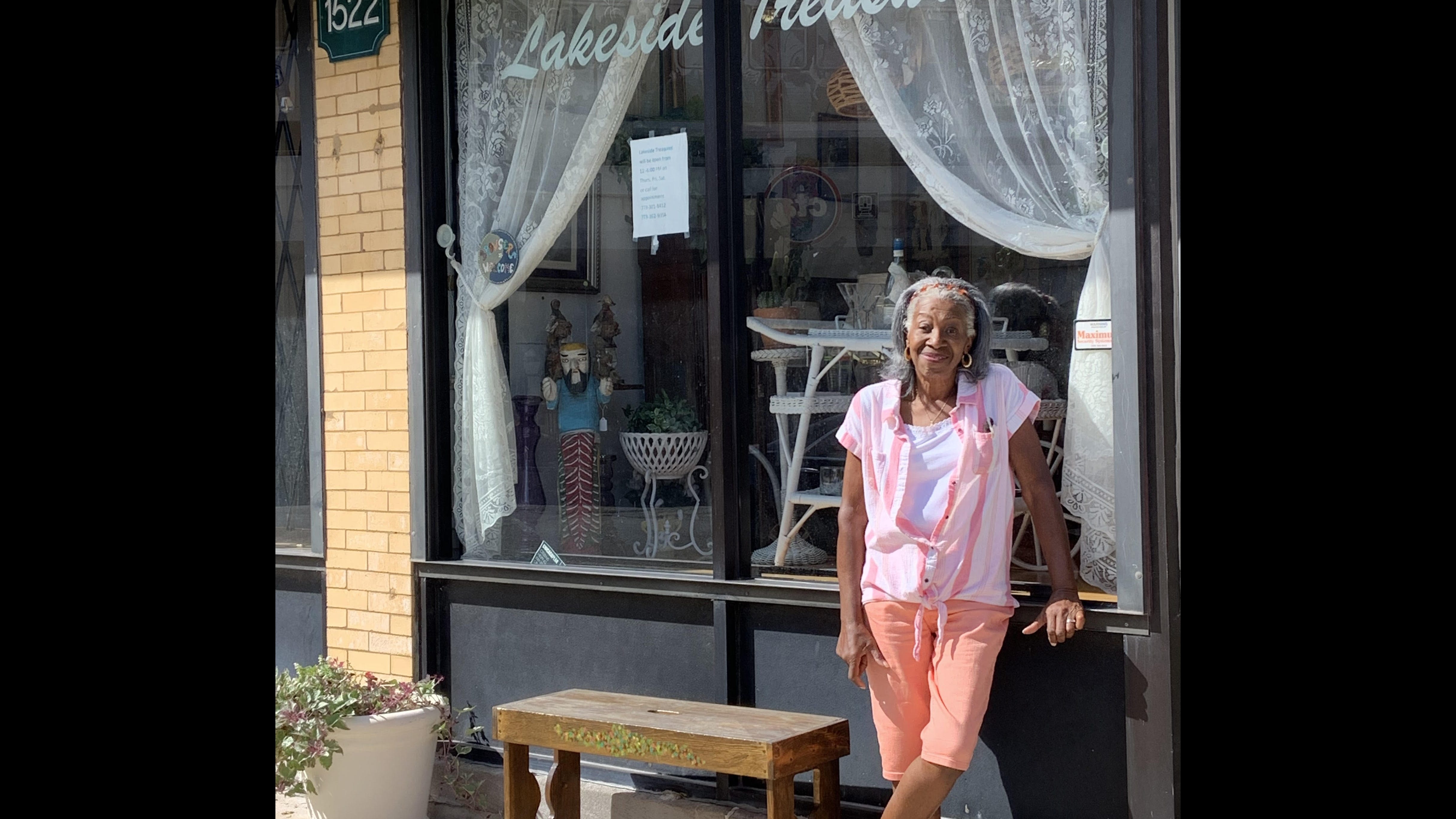 Rogers Park antique shop seen as 'cornerstone of the neighborhood'