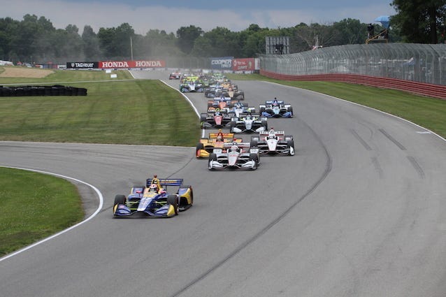 Alexander Rossi leads the IndyCar field to the green flag at the Mid-Ohio Sports Car Course