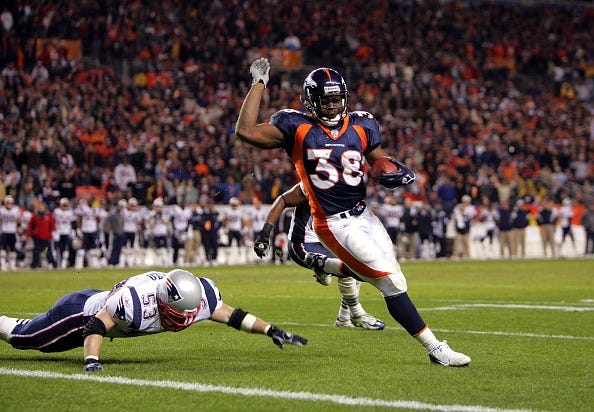 Mike Anderson avoids a tackle against the Patriots.