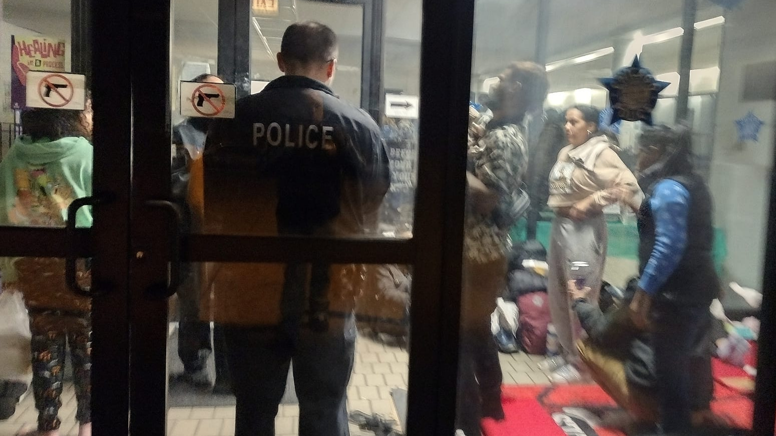 Activists trying to help as Chicago grapples with migrant influx