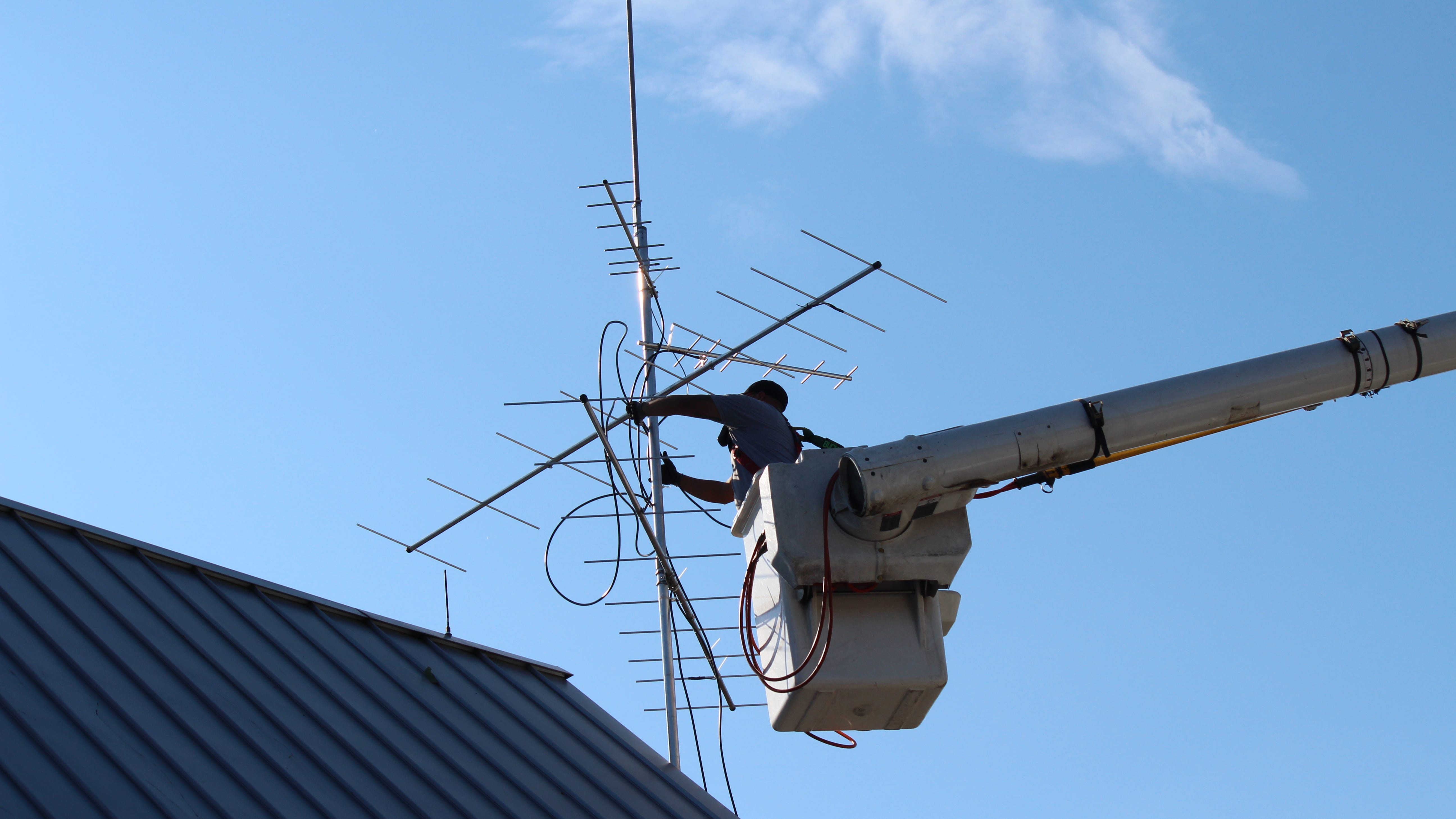 New antenna in Lake County will help track birds, other wildlife