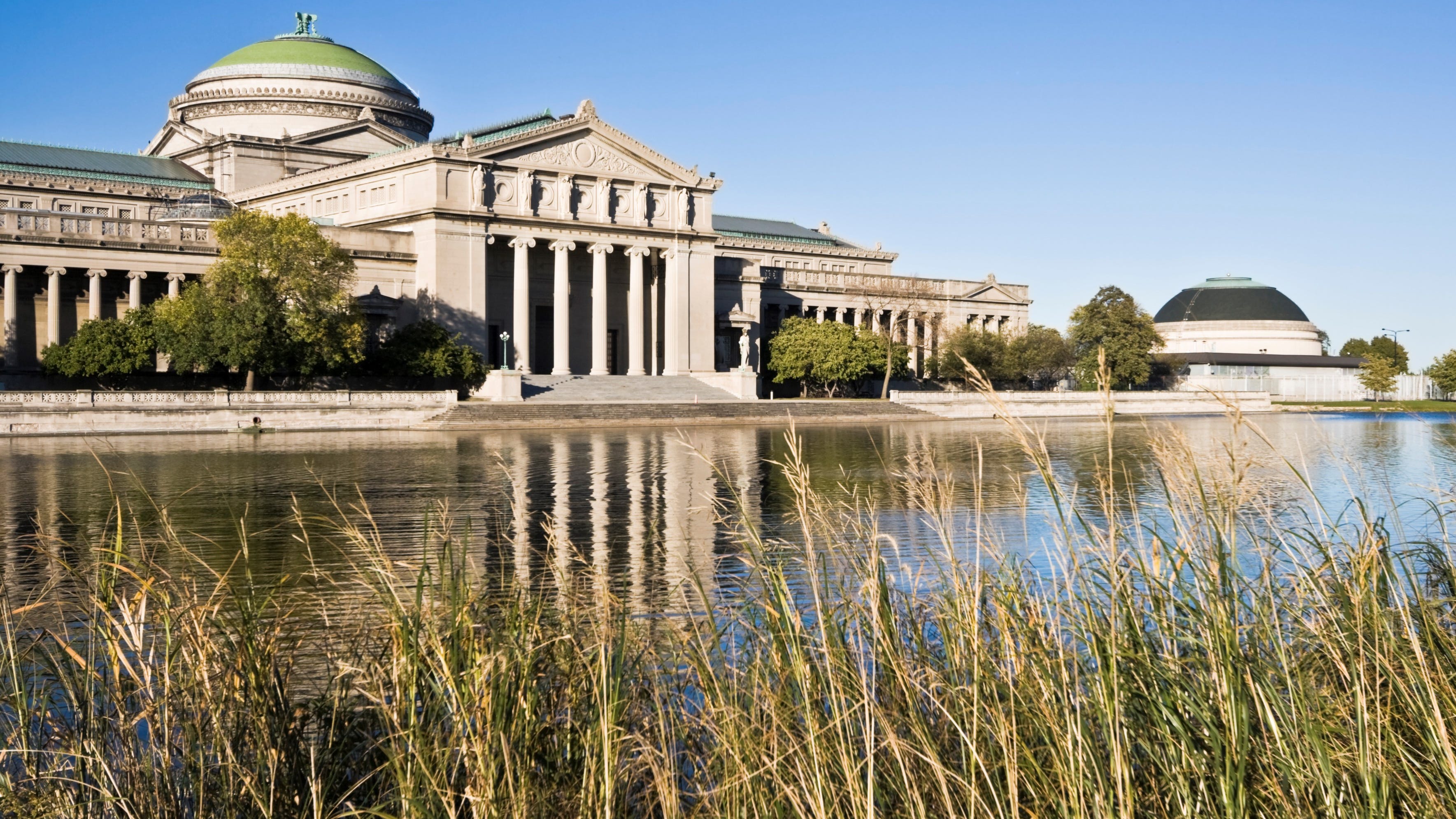 Museum of Science and Industry employees move toward unionizing
