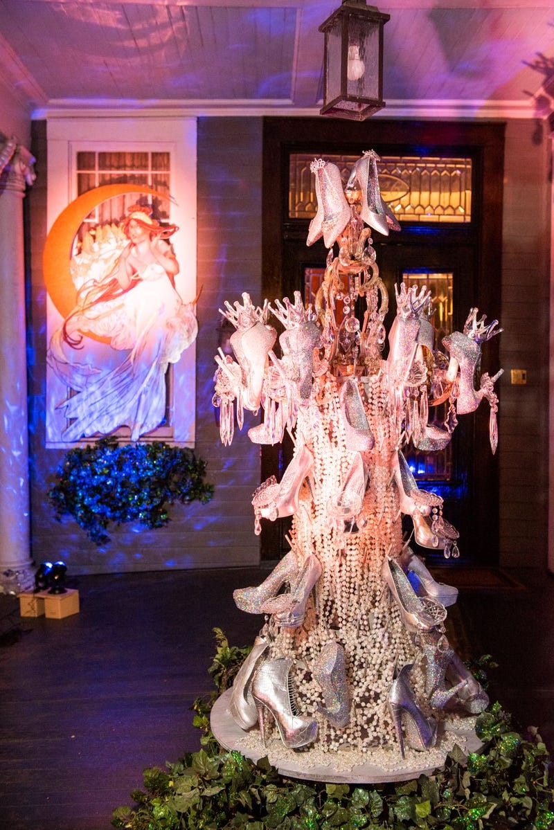 Muses House Float 