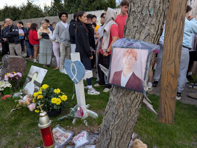 Vigil for Glenview teen 