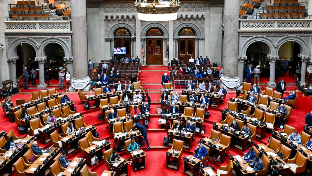 Hochul announces budget outline as lawmakers continue to hash out details